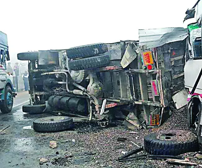 धुंध: बस ने नर्स को कुचला, मौत