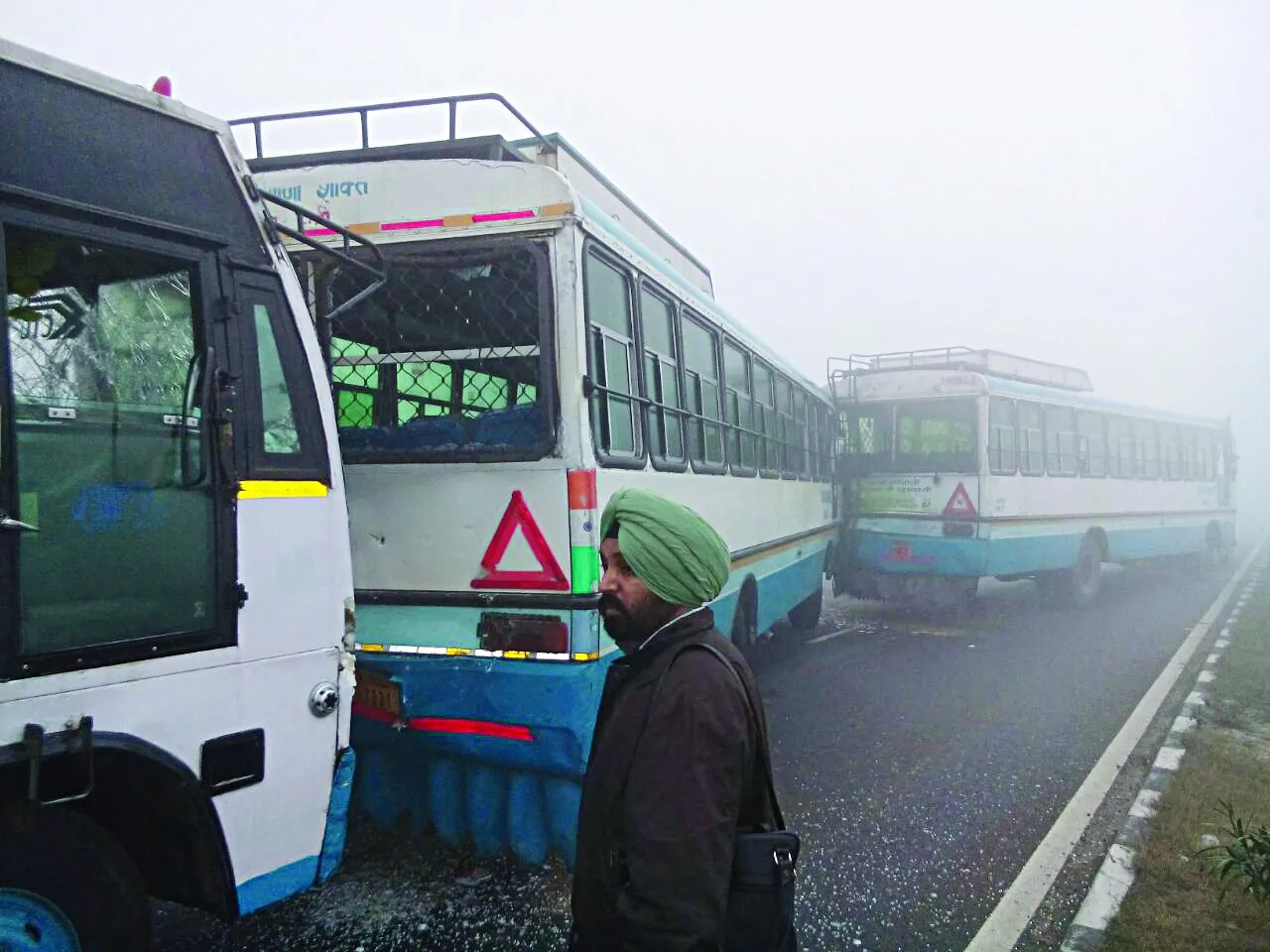 जीटी रोड़ पर भिड़े दर्जनों वाहन