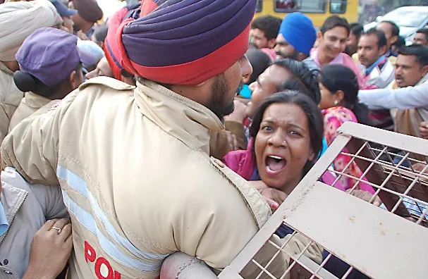 मांगें नहीं मानी तो आत्मदाह कर लेंगे