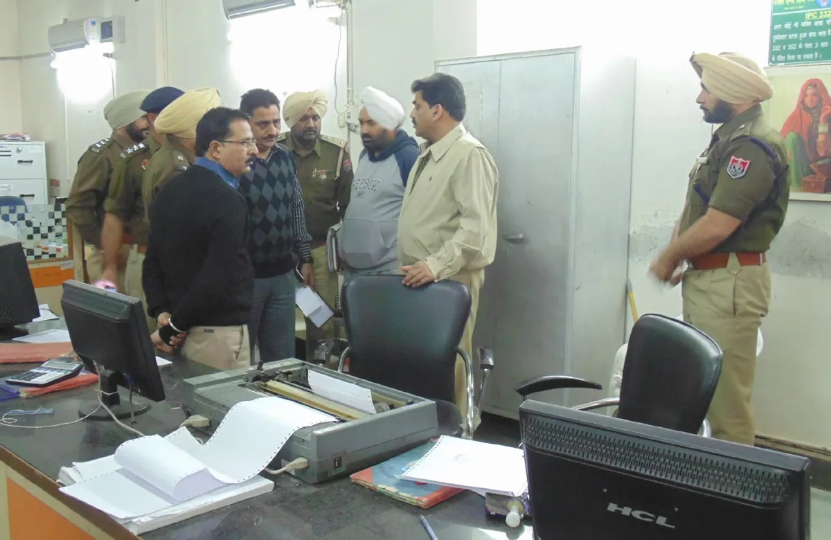 पंजाब एंड सिंध बैंक से सात लाख चोरी