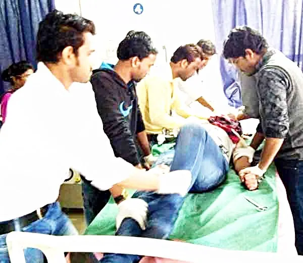 कार-ट्रक भिड़ंत: दो की मौत