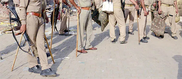 जुलूस पर पथराव मामला: पुलिसबल तैनात15 लोग गिरफ्तार