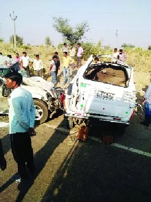 सड़क दुर्घटना में 8 मरे, 11 घायल