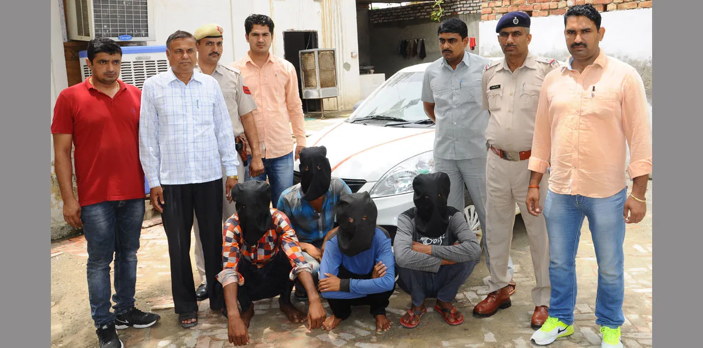अवैध हथियारों सहित पुलिस के हत्थे चढ़े चार बदमाश