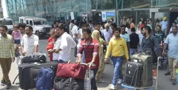 अब सऊदी अरब में रहना होगा महंगा, वापस आ रहे हैं भारतीय