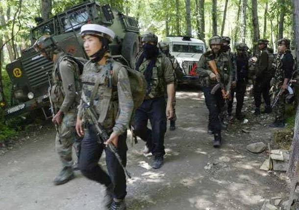 आर्मी ने छह आतंकवादियों को मार गिराया