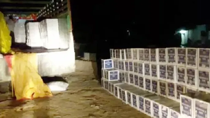 ट्रक से 70 लाख की शराब पकड़ी