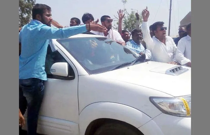 किसान अंदोलन : किसानों के परिजनों से मिलने जा रहे हार्दिक पटेल पुलिस हिरासत में