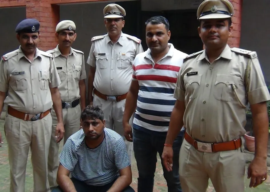 सीएम फ्लाइंग का फर्जी अधिकारी काबू