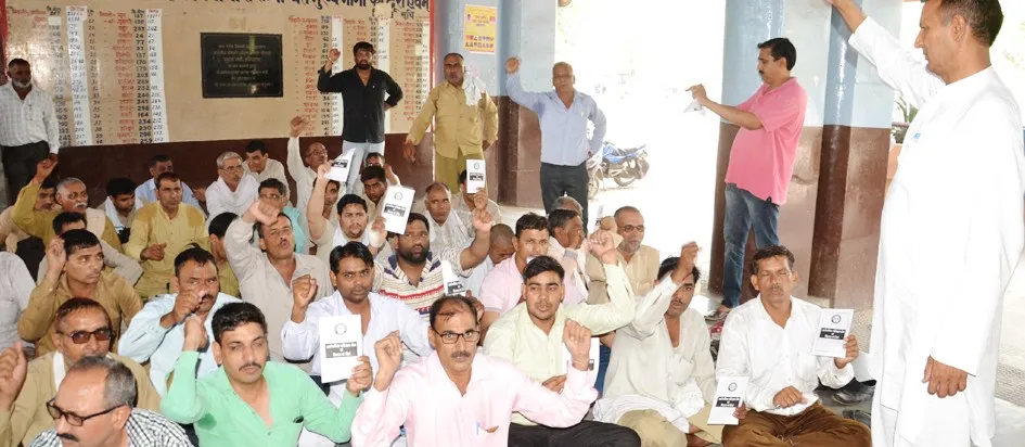 परिवहन नीति के खिलाफ उतरे रोड़वेज कर्मी
