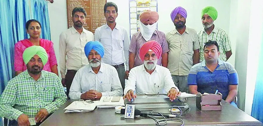रिश्वत लेता पटवारी रंगे हाथ गिरफ्तार