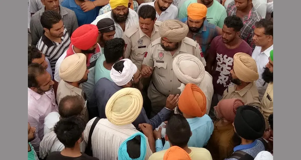 रोड़वेज कर्मियों ने किया यातायात अवरूद्ध