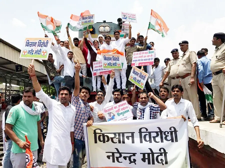 किसानों की मौत पर सियासी संग्राम जारी