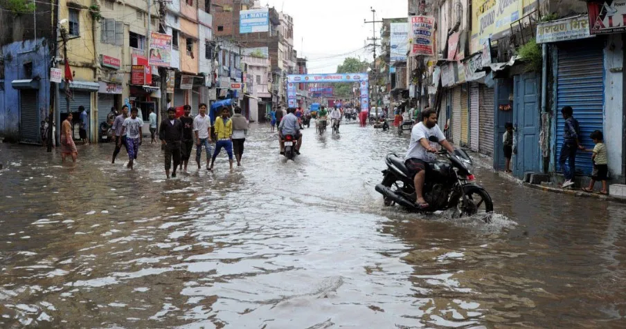 नॉर्थ-ईस्ट में भारी बारिश व भूस्खलन, 12 की मौत