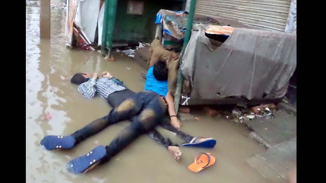 साथी की जान बचाते खुद भी गंवाई जान