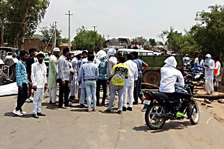 दो पक्षों में टकराव, जमकर चली लाठियां
