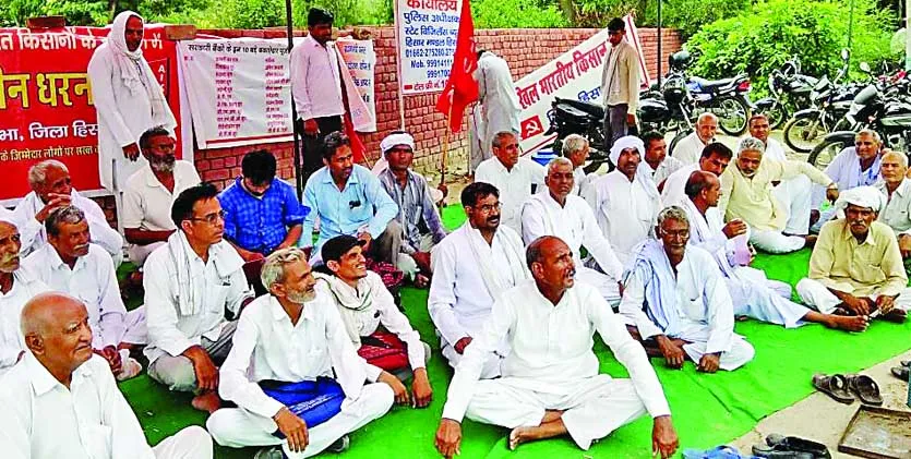 जब तक नहीं झुकेगी सरकार, धरना रहेगा जारी