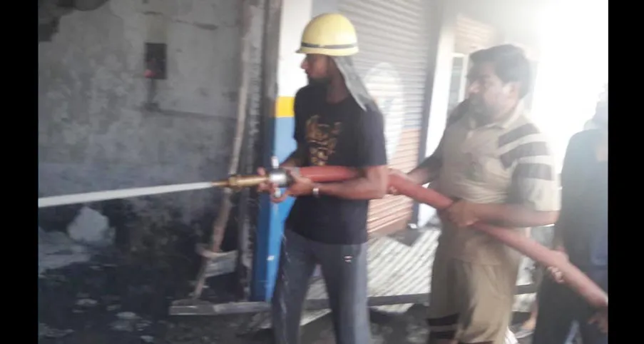 वर्कशॉप में लगी आग, लाखों का नुकसान