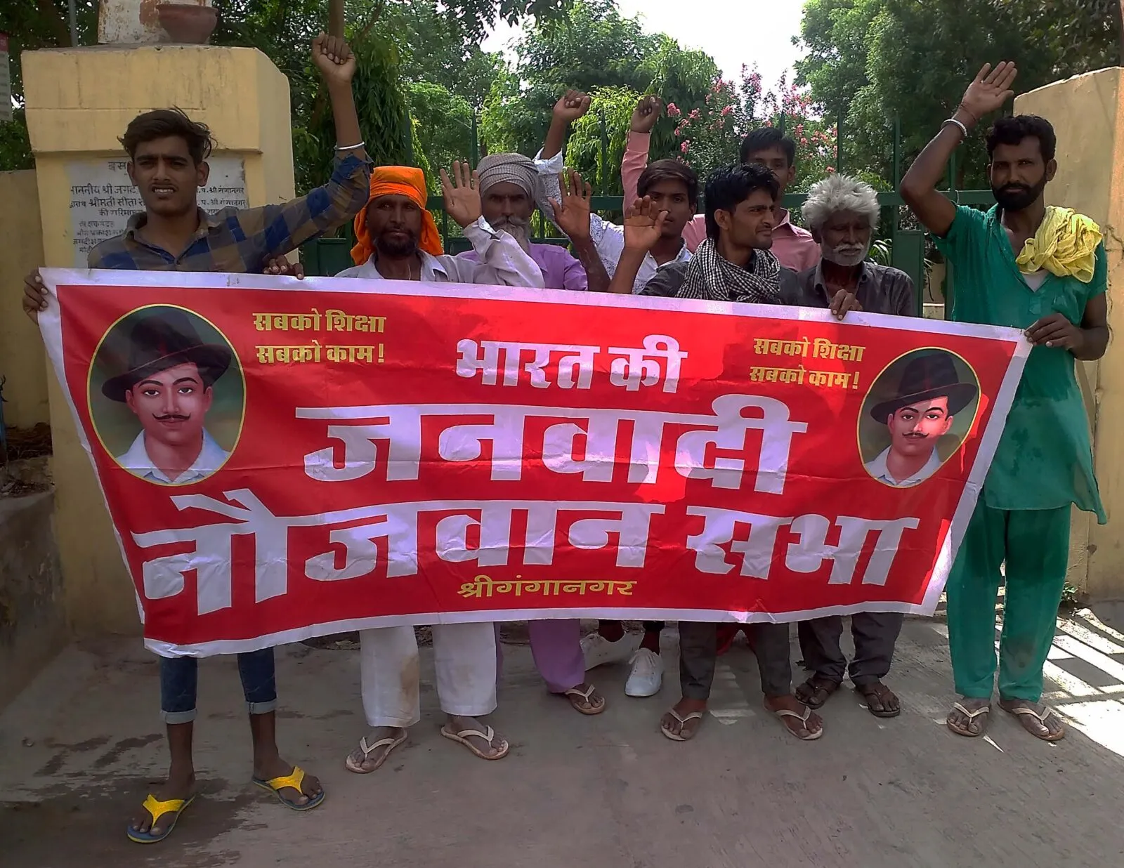 डिपू होल्डर व प्रशासन सरेआम कर रहे कालाबाजारी