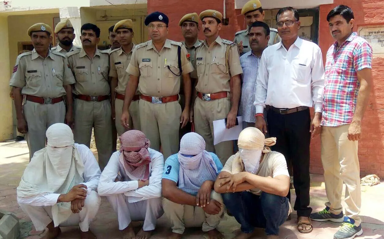 आनन्दपाल गैंग के चार बदमाश दबोचे