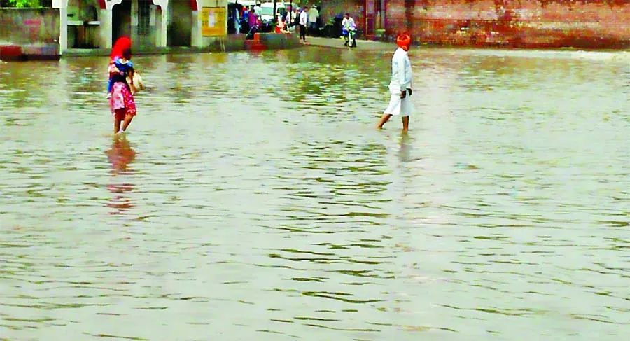 प्रशासन कर रहा लापरवाही, आमजन भुगत रहा खामियाजा