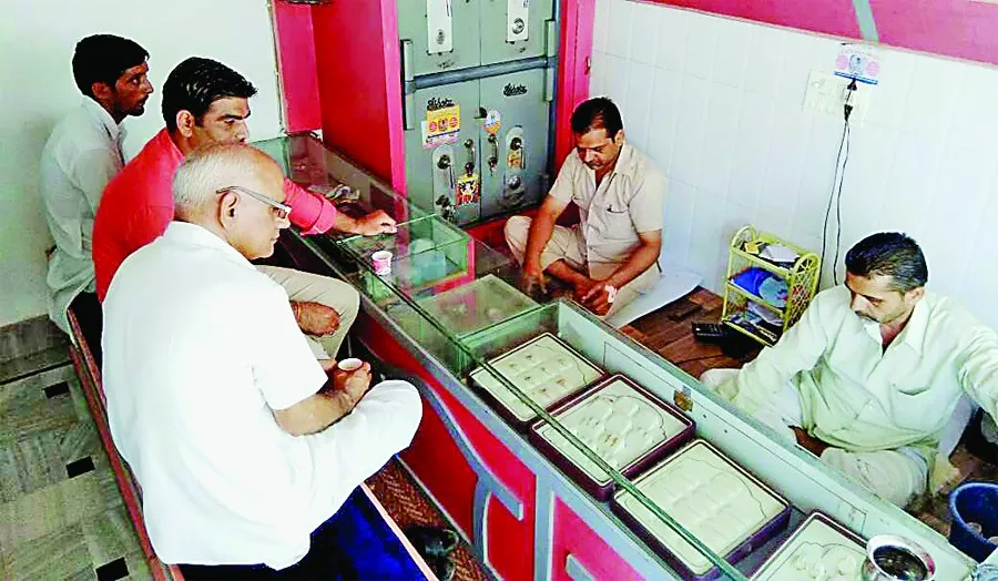 नकदी भरा बैग लेकर फरार हुआ लुटेरा