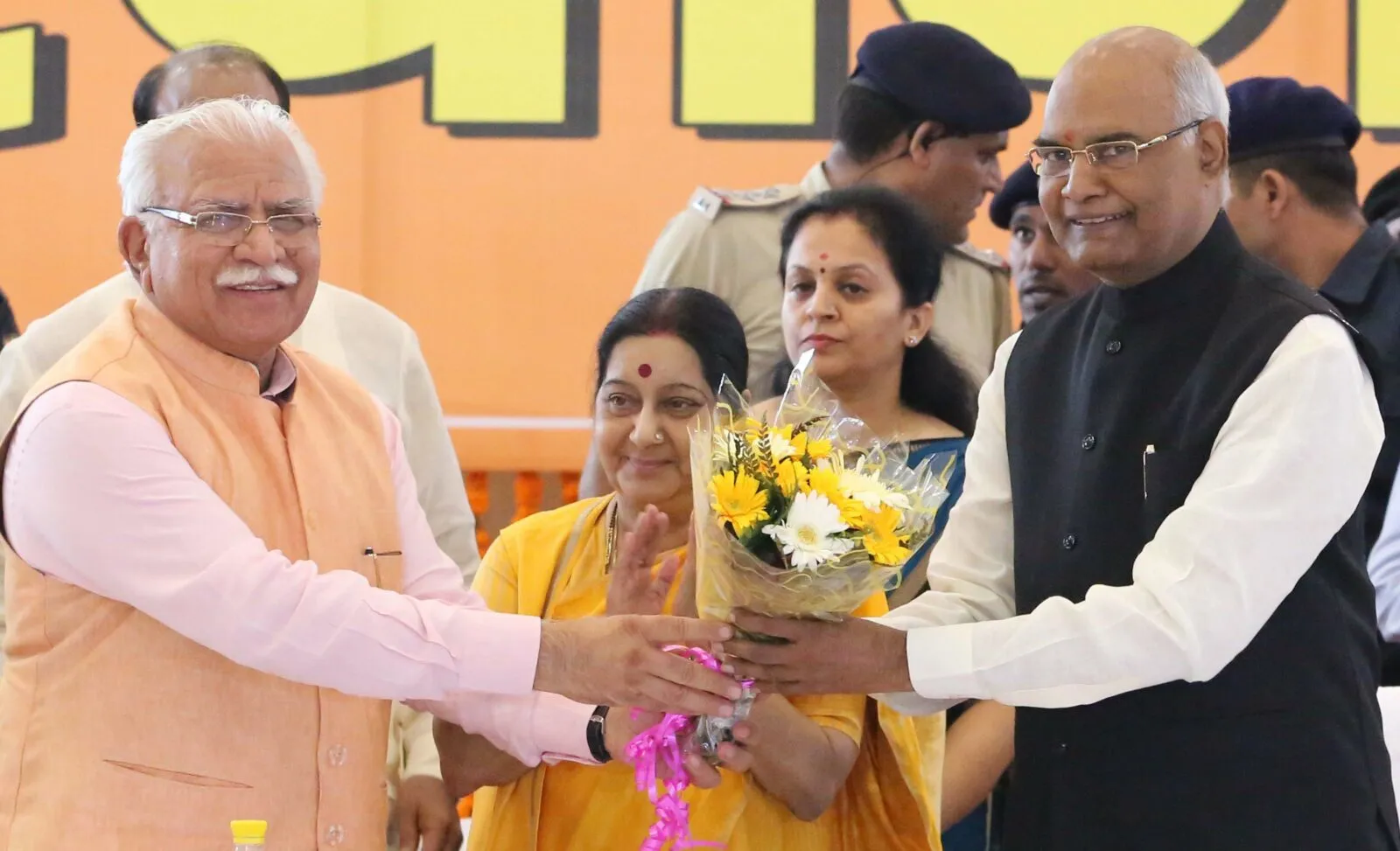 विधायकों-सांसदों से वोट की अपील करने पंचकूला पहुंचे कोविंद