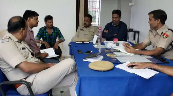 हाइवे पर लूटपाट , आंखों में मिर्च डाल लूटे तीन करोड़