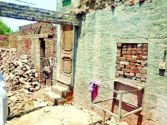 छत गिरने से 4 की मौत, चार घायल