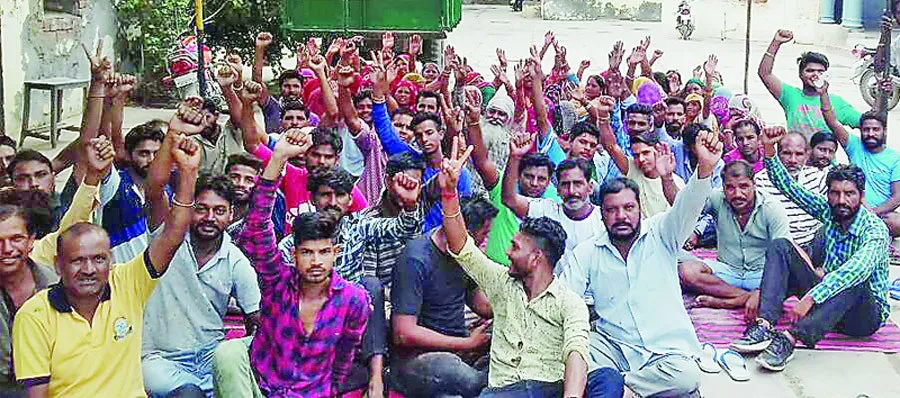 ‘पहले वेतन दो, फिर उठाएंगे धरना’