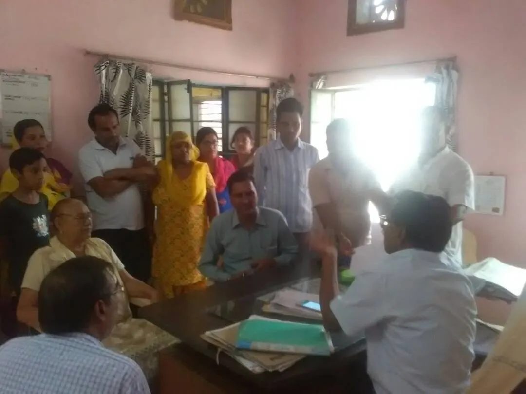 दूषित पेयजल सप्लाई से गुस्साएं मौहल्लावासी