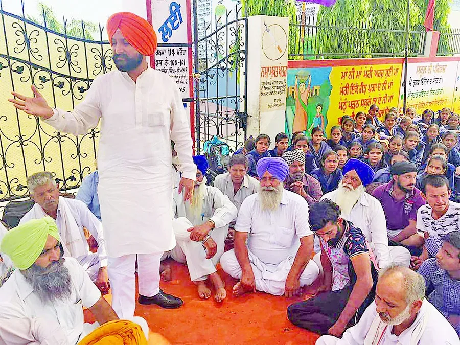 कांग्रेस ने मंझधार में डुबाया विद्यार्थियों का भविष्य