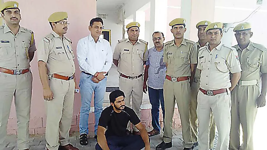 इनामी बदमाश चढ़ा पुलिस के हत्थे
