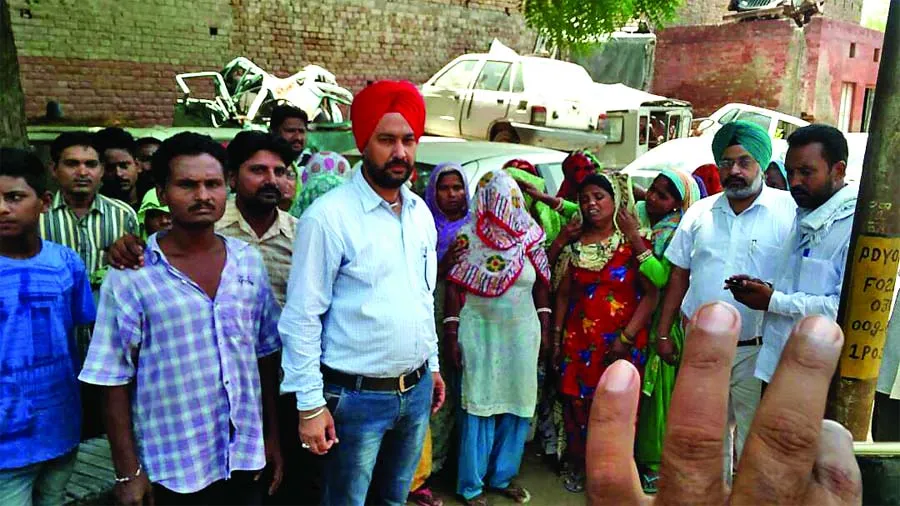 नप कर्मचारी ने फंदा लगा की खुदकुशी