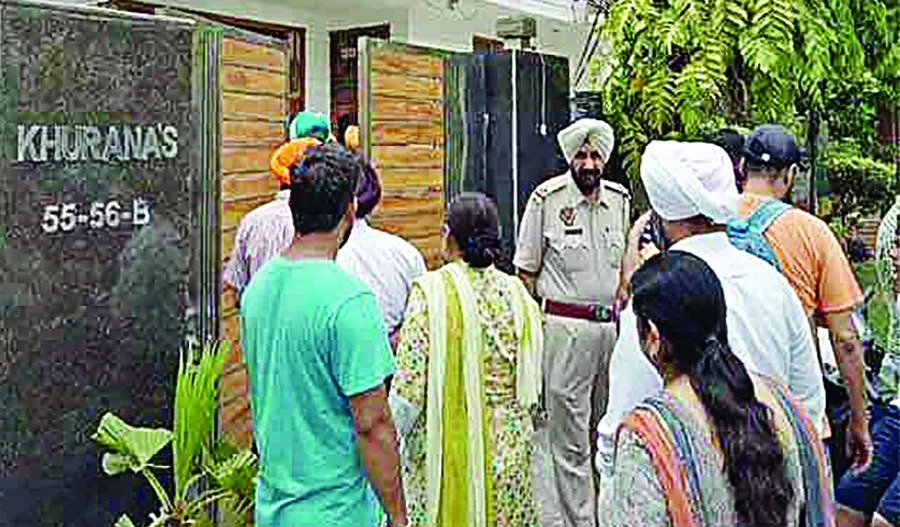 व्यापारी ने पूरे परिवार को मारी गोली, फिर खुद की आत्महत्या