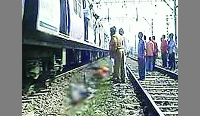 ट्रेन की चपेट में आया युवक