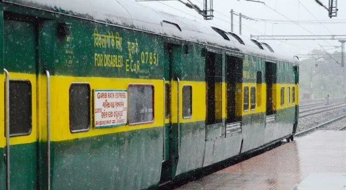 गरीब रथ एक्सप्रेस में अफ्रीकी तस्कर से 6 करोड़ की ड्रग्स बरामद