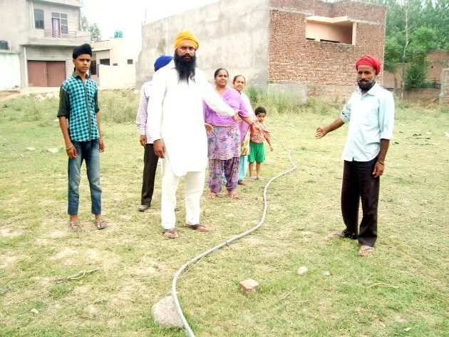 जमीन पर गिरी हाईवोल्टेज तार, हादसे का खतरा