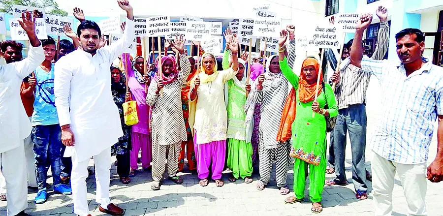 महिला मनरेगा मजदूरों ने किया प्रदर्शन
