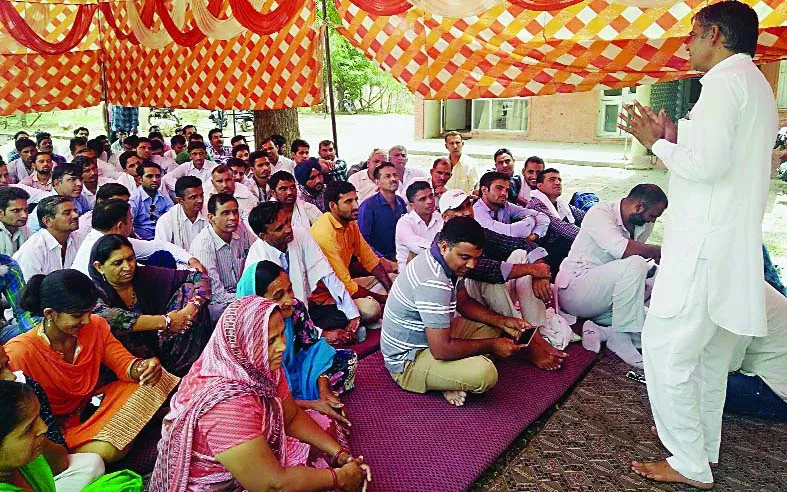 बिजली कर्मियों ने किया प्रदर्शन