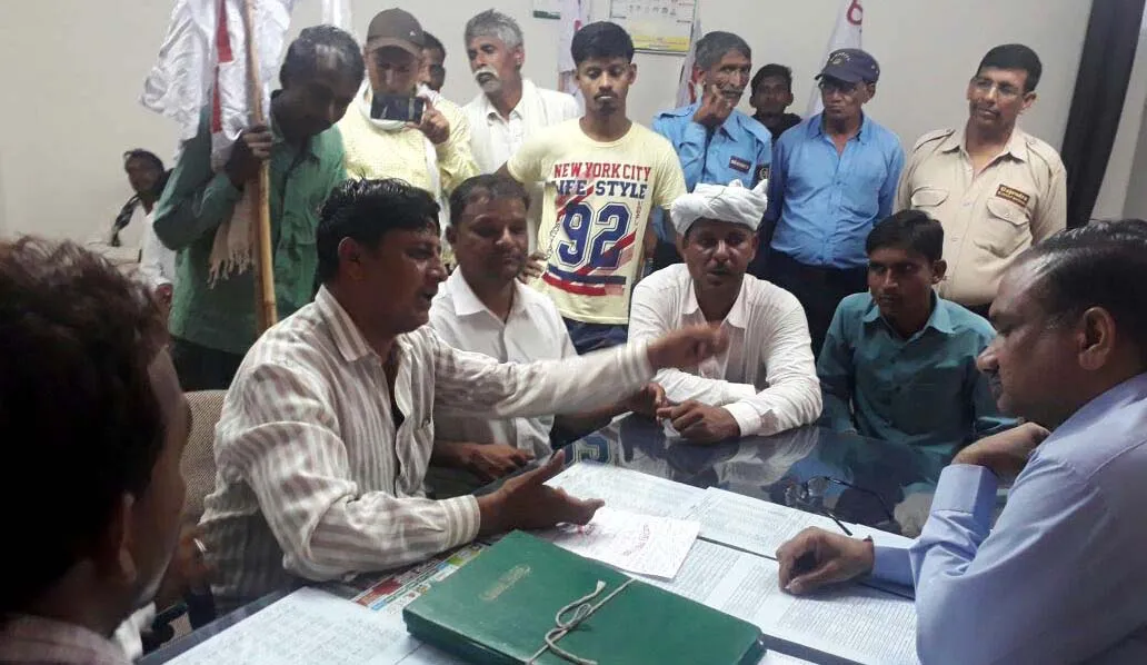 बाजार में बिक रहे सरस के नकली उत्पादों से आक्रोश