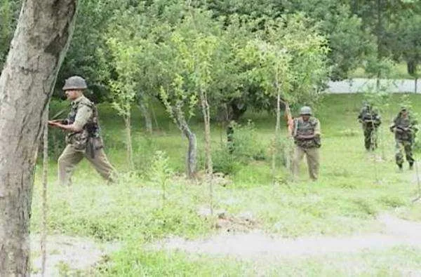 कश्मीर: त्राल एनकाउंटर में 3 आतंकी मारे गए