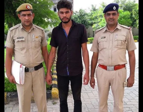 नौकरी के नाम पर लाखों ऐंठने वाला आरोपी गिरफ्तार