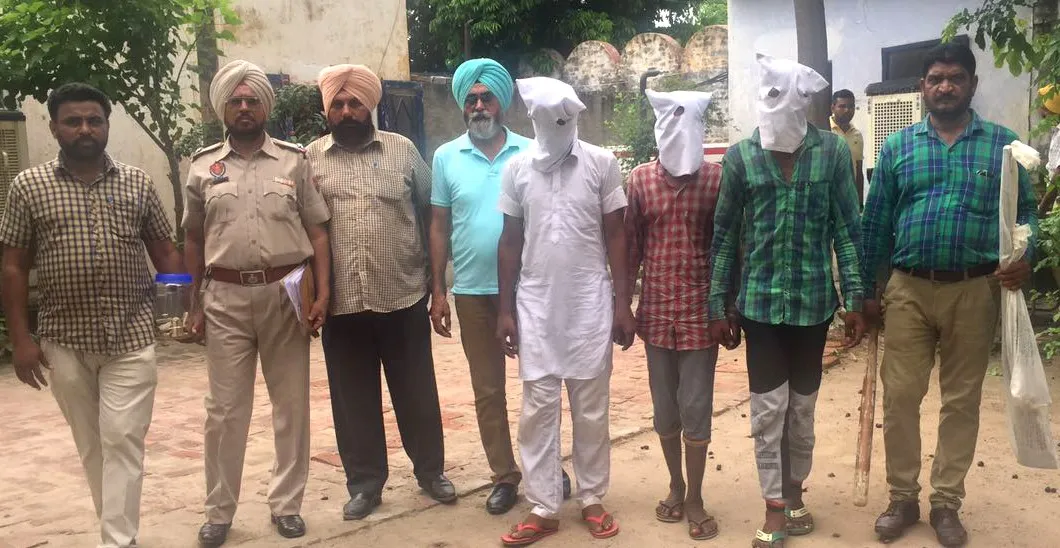 लूटपाट गिरोह के 3 सदस्य हथियारों सहित गिरफ्तार, दो फरार