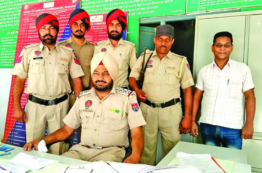 23 पेटियां देसी शराब बरामद