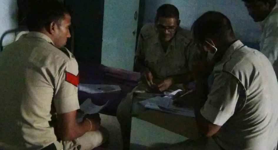 दो लोगों को कार ने कुचला, मौत