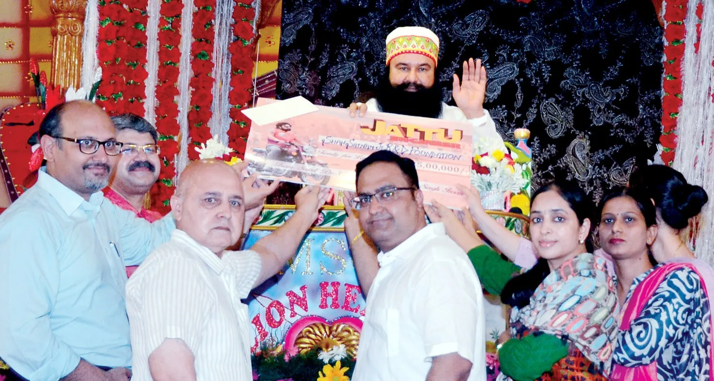 डॉ. एमएसजी ने बोन बैंक को दिए 50 लाख के चैक
