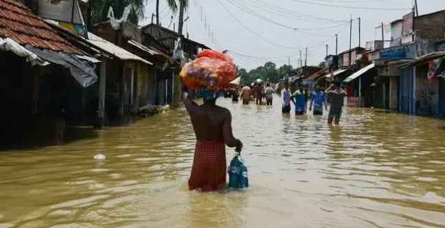 भारी बारिश, बाढ़ और लैंडस्लाइड, 9 दिन में 17 की मौत