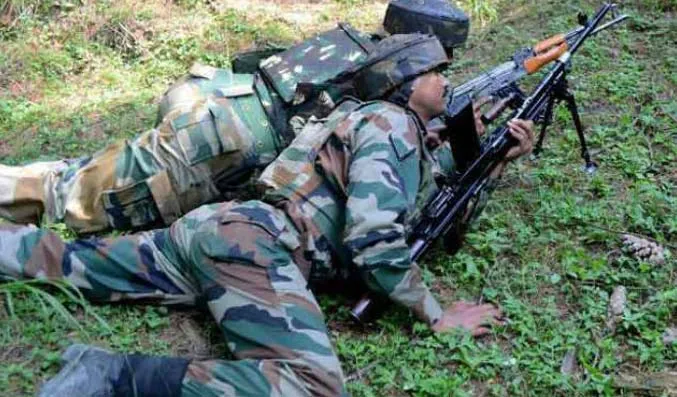 अनंतनाग में एक पुलिस जवान शहीद, पुलवामा में 2 आतंकी ढेर