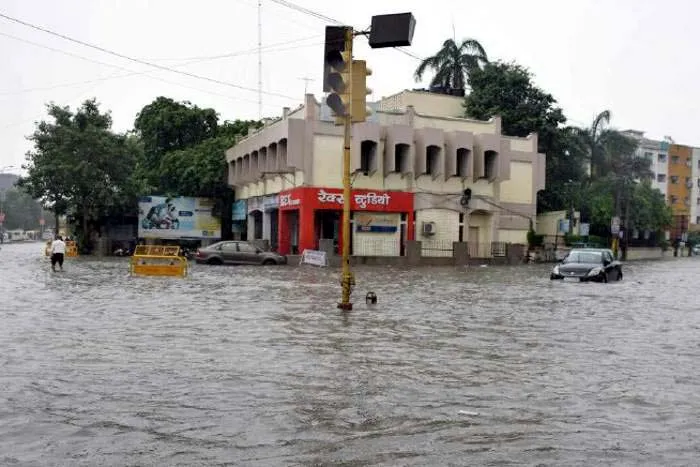 मानसून मचा रहा तबाही, मौसम विभाग बेखबर